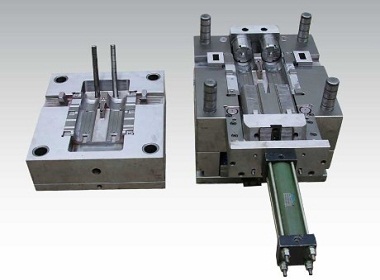 china plastic injection mould manufacturer and builder made this tube connector mould